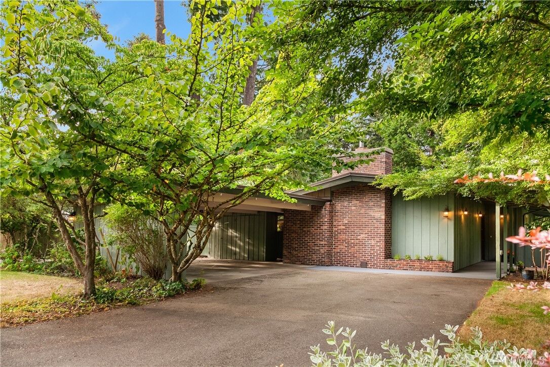 Property Photo:  10624 Woodhaven Lane  WA 98004 
