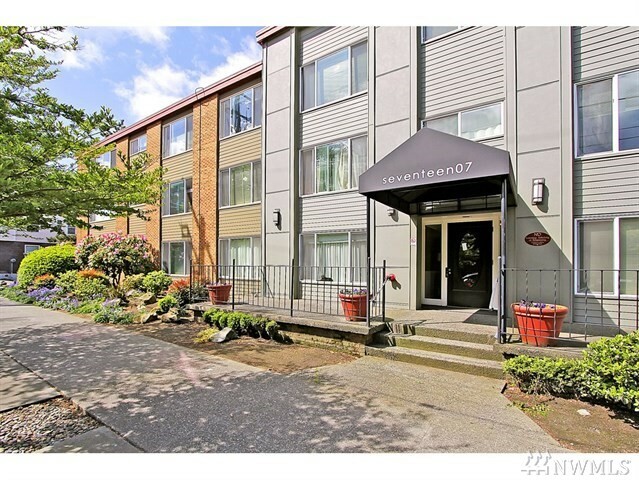 Property Photo:  1707 Boylston Ave 214  WA 98122 