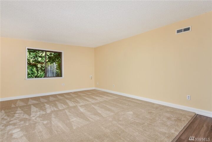 Property Photo: 15336 Juanita Drive NE WA 98028