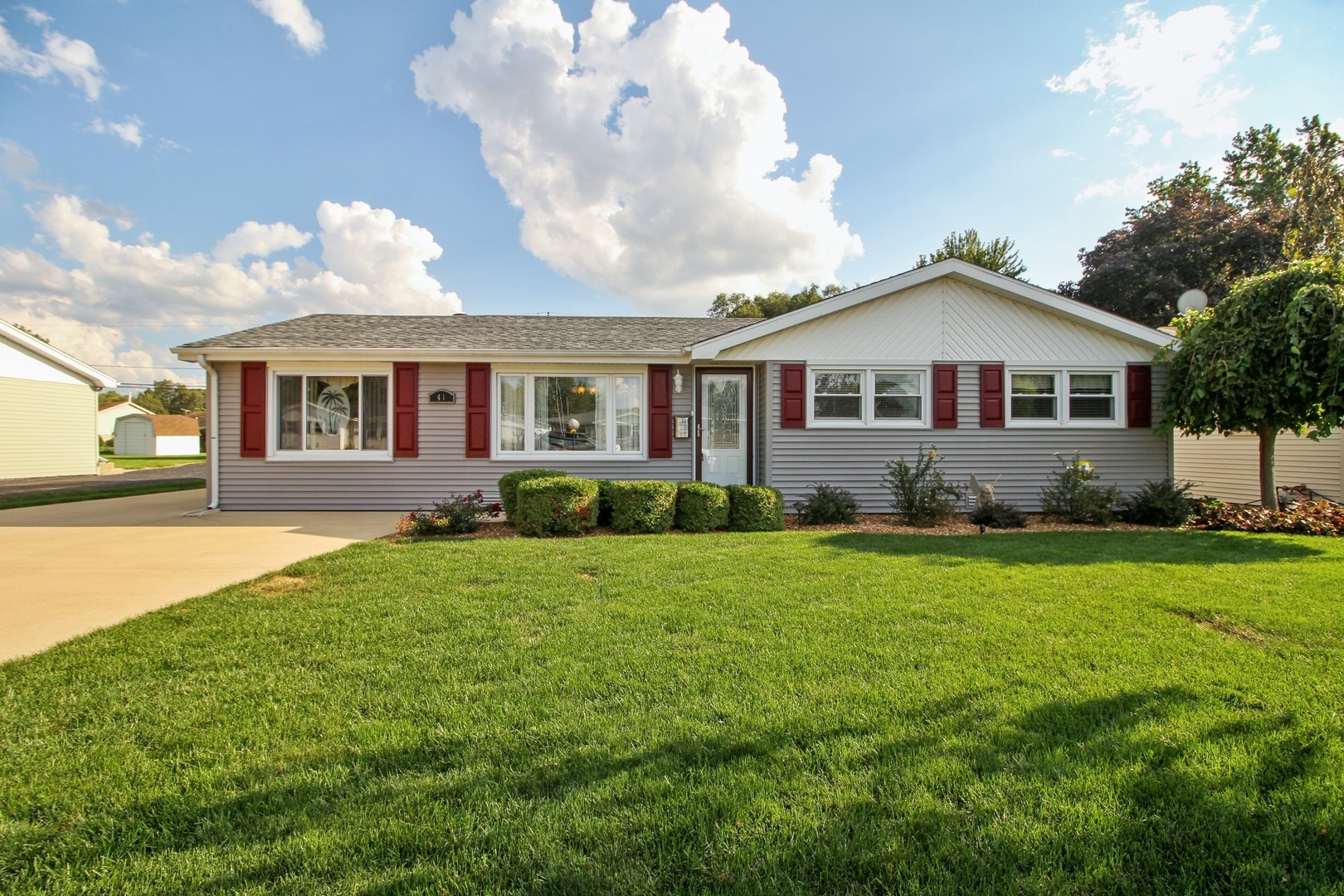 Property Photo: 41 Duncan Drive IL 60914