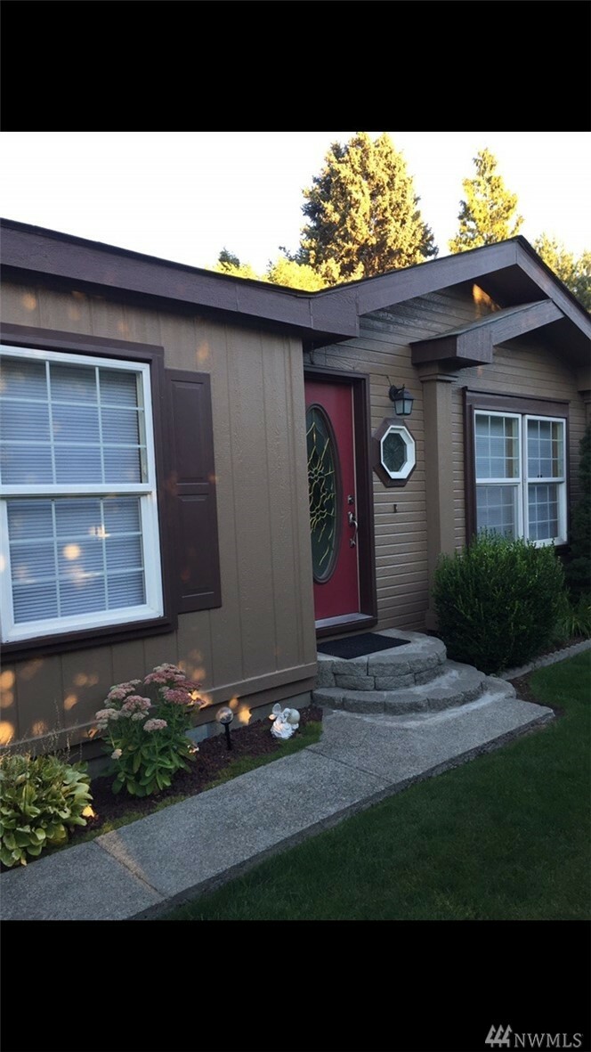Property Photo: 156 27th St NE WA 98802