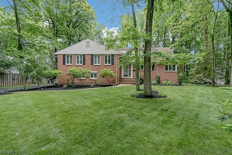 Property Photo:  2022 Arrowwood Dr  NJ 07076 