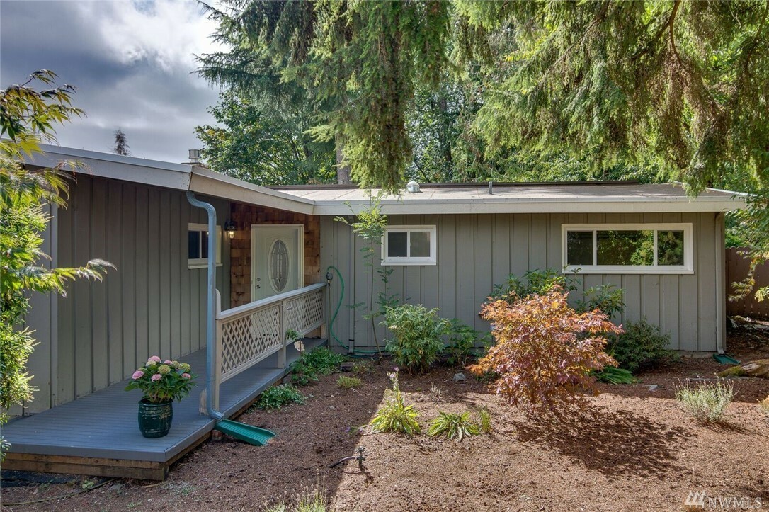 Property Photo:  2133 N 193rd St  WA 98133 