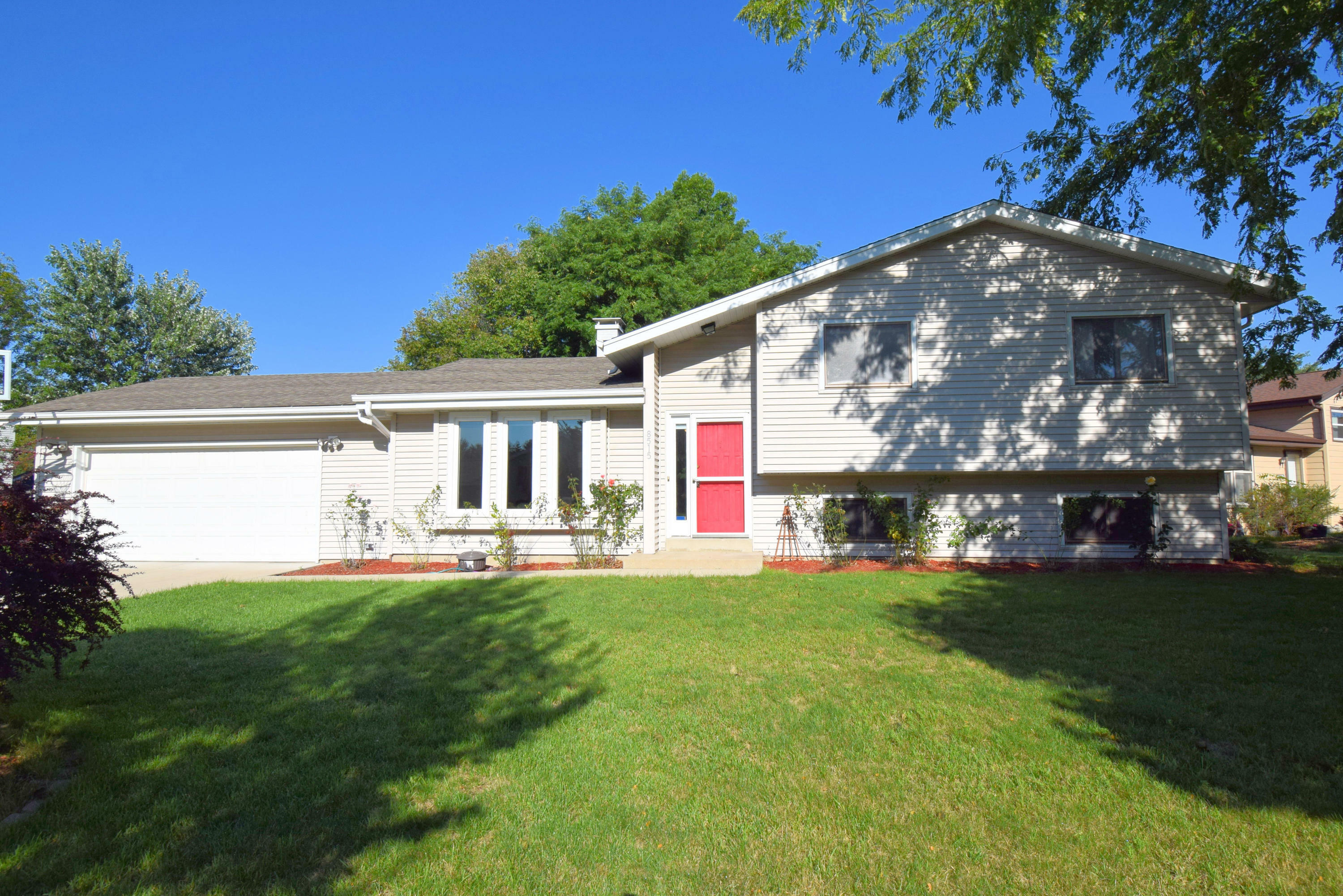 Property Photo:  8515 S Sharon Dr  WI 53154 