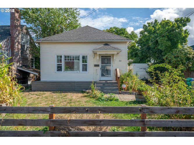 Property Photo: 334 SE 80th Ave OR 97215