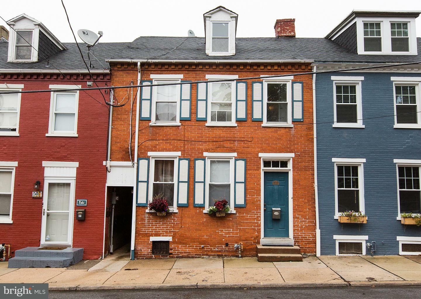 Property Photo:  19 N Mary Street  PA 17603 