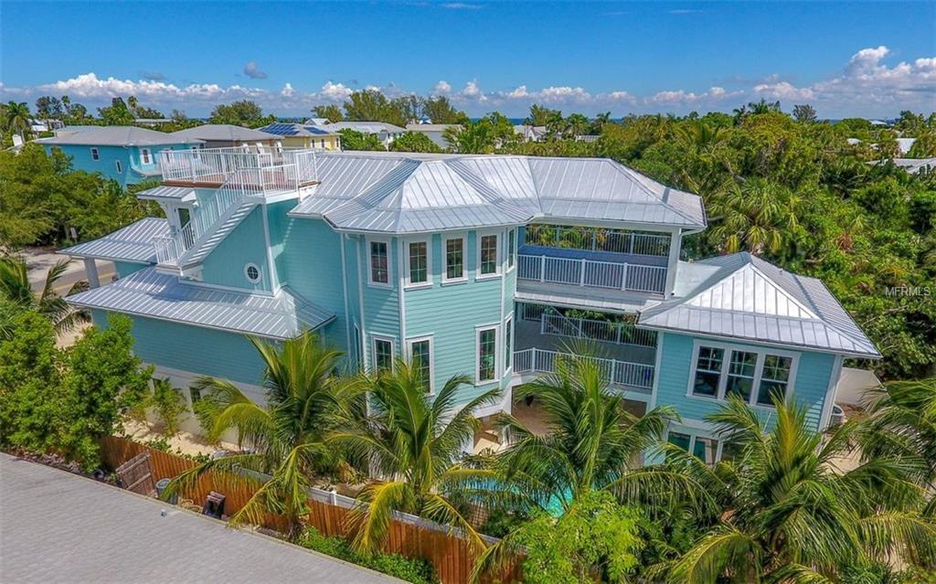 Property Photo: 407 Pine Avenue FL 34216