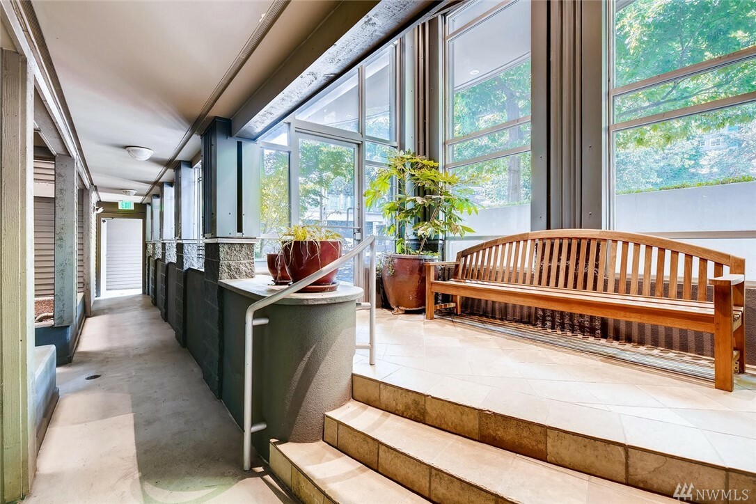 Property Photo: 1504 Aurora Ave N 106 WA 98109