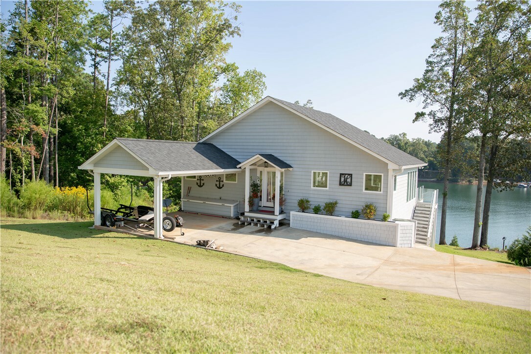 Property Photo:  9 Bluebird Court Seneca  SC 29672 