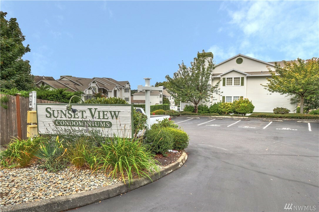 Property Photo:  901 Sunset Blvd NE A 302  WA 98056 