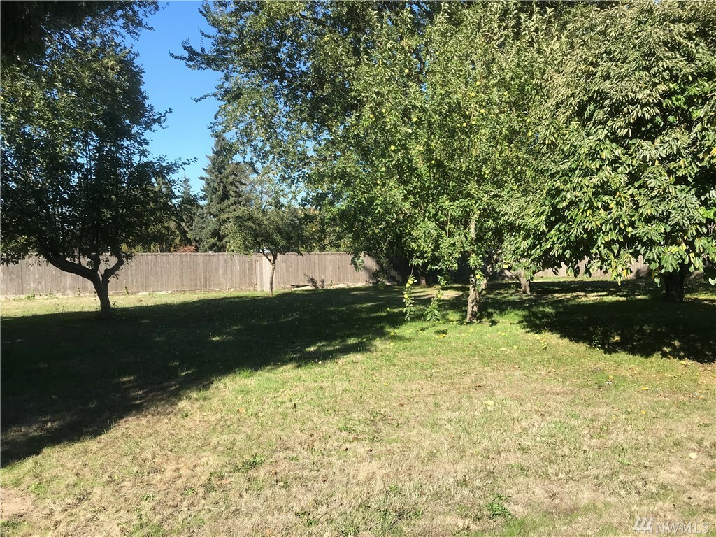 1352 23rd St NW  Puyallup WA 98371 photo
