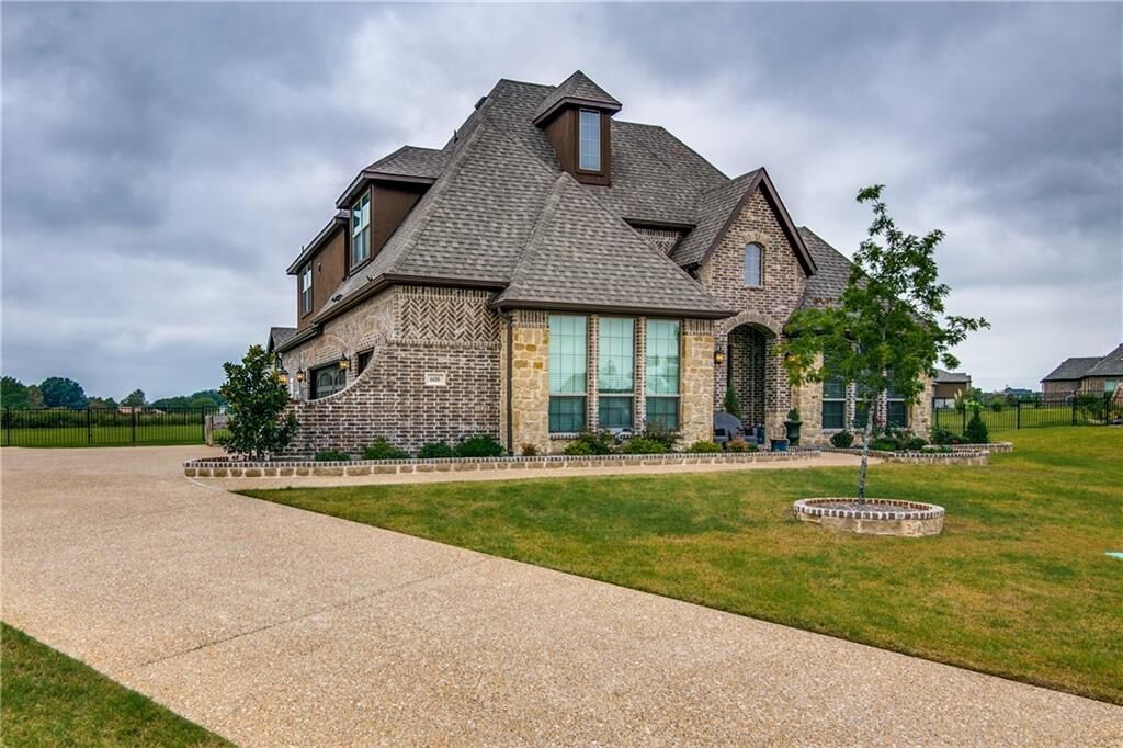 Property Photo: 608 Calvin Drive TX 75032