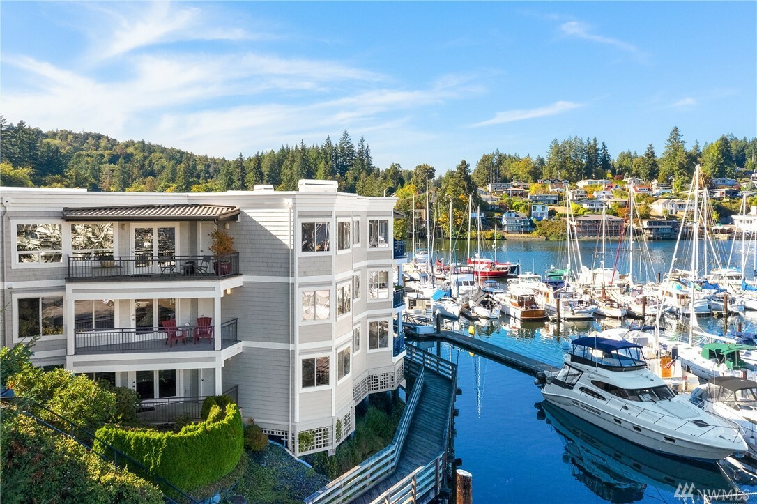 Property Photo:  3889 Harborview Dr F-206  WA 98332 