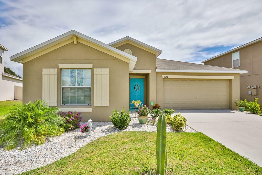 Property Photo:  8509 Hunters Fork Loop  FL 33573 