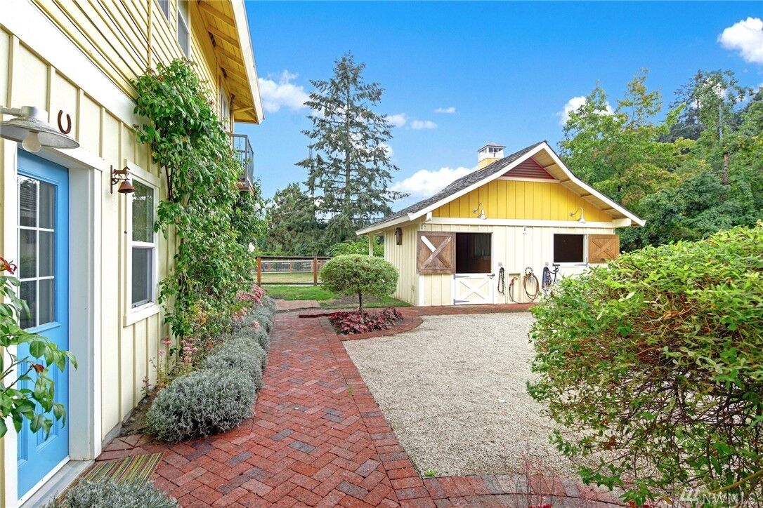 Property Photo: 13315 NE 61st St WA 98033