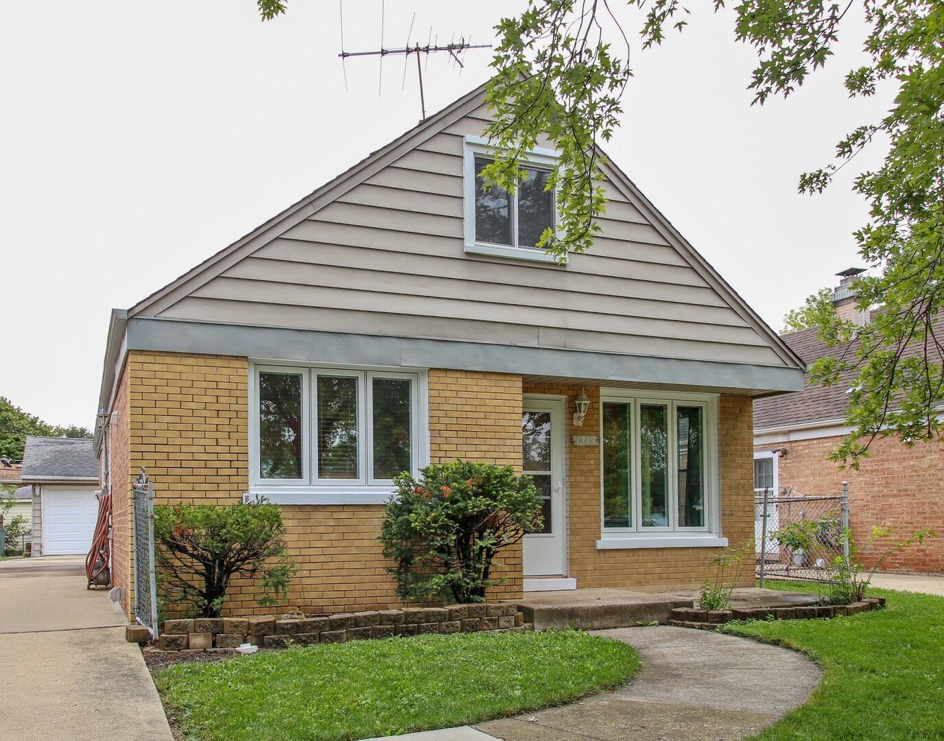 Property Photo:  1213 Glendale Street  IL 60106 