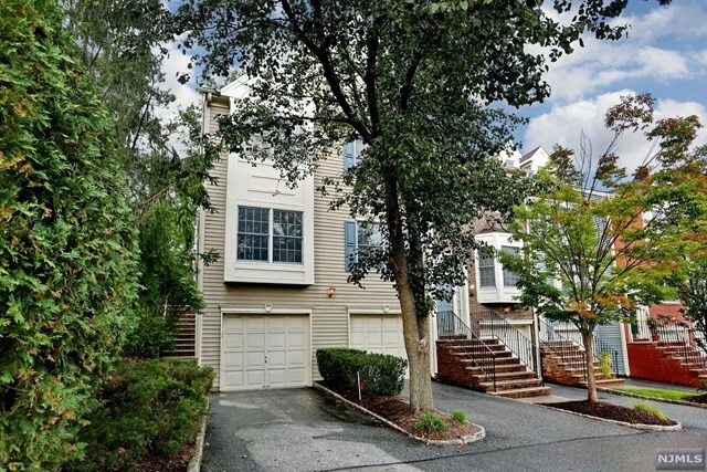 Property Photo:  622 Fairfax Drive  NJ 07446 