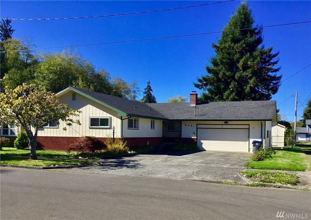 Property Photo:  612 F St  WA 98537 