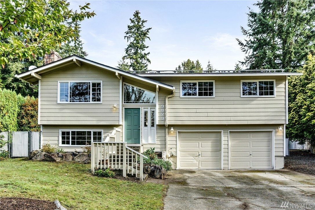 Property Photo:  9823 220th Place SE  WA 98296 