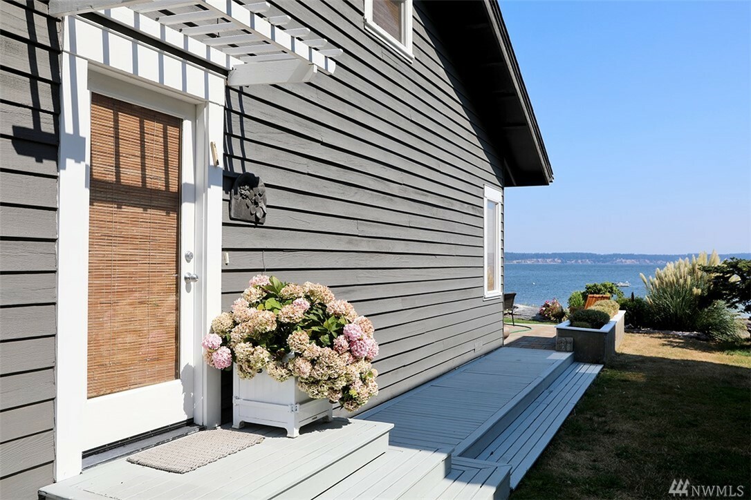 Property Photo:  2295 Eastpoint Dr  WA 98260 