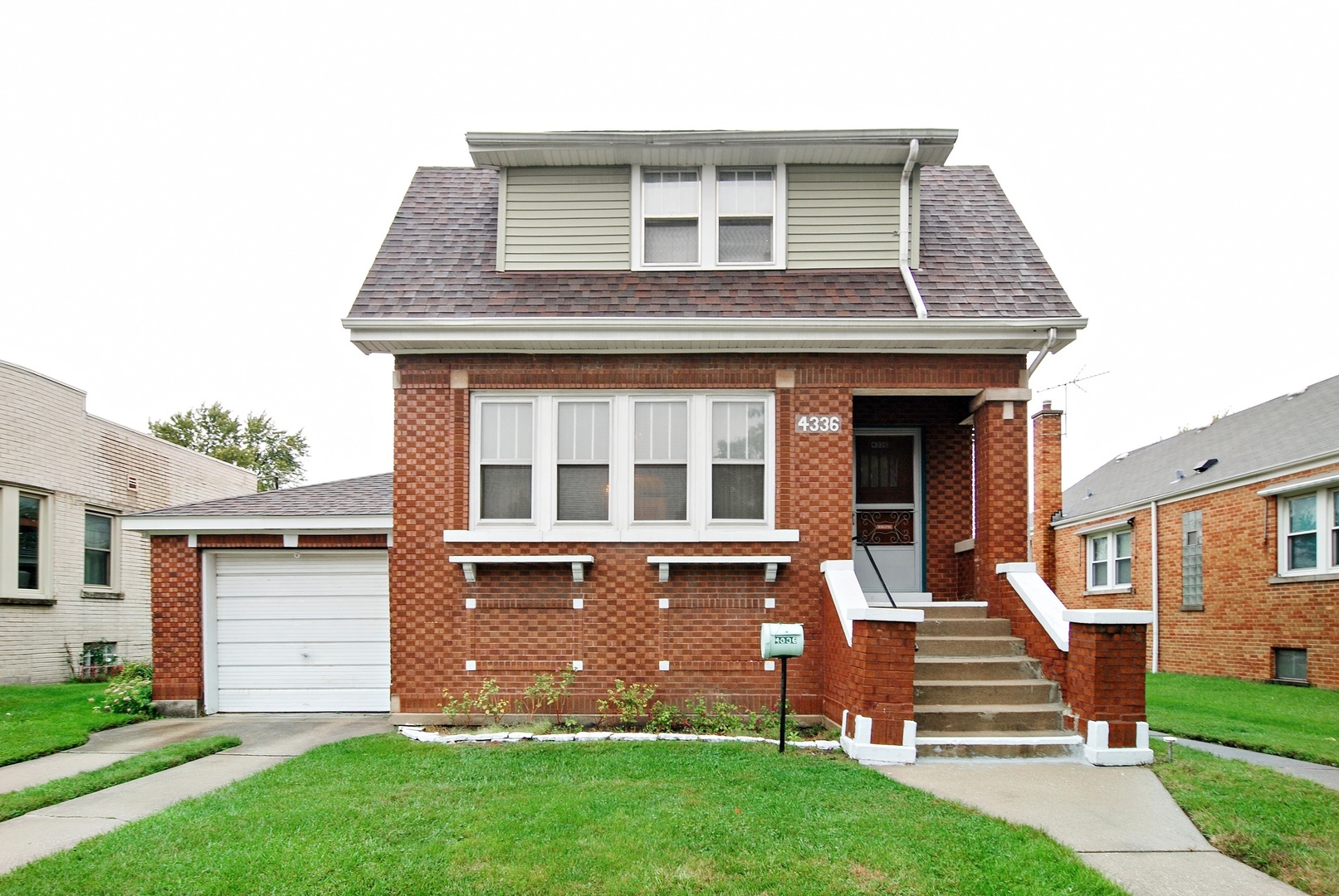 Property Photo:  4336 Maple Avenue  IL 60513 