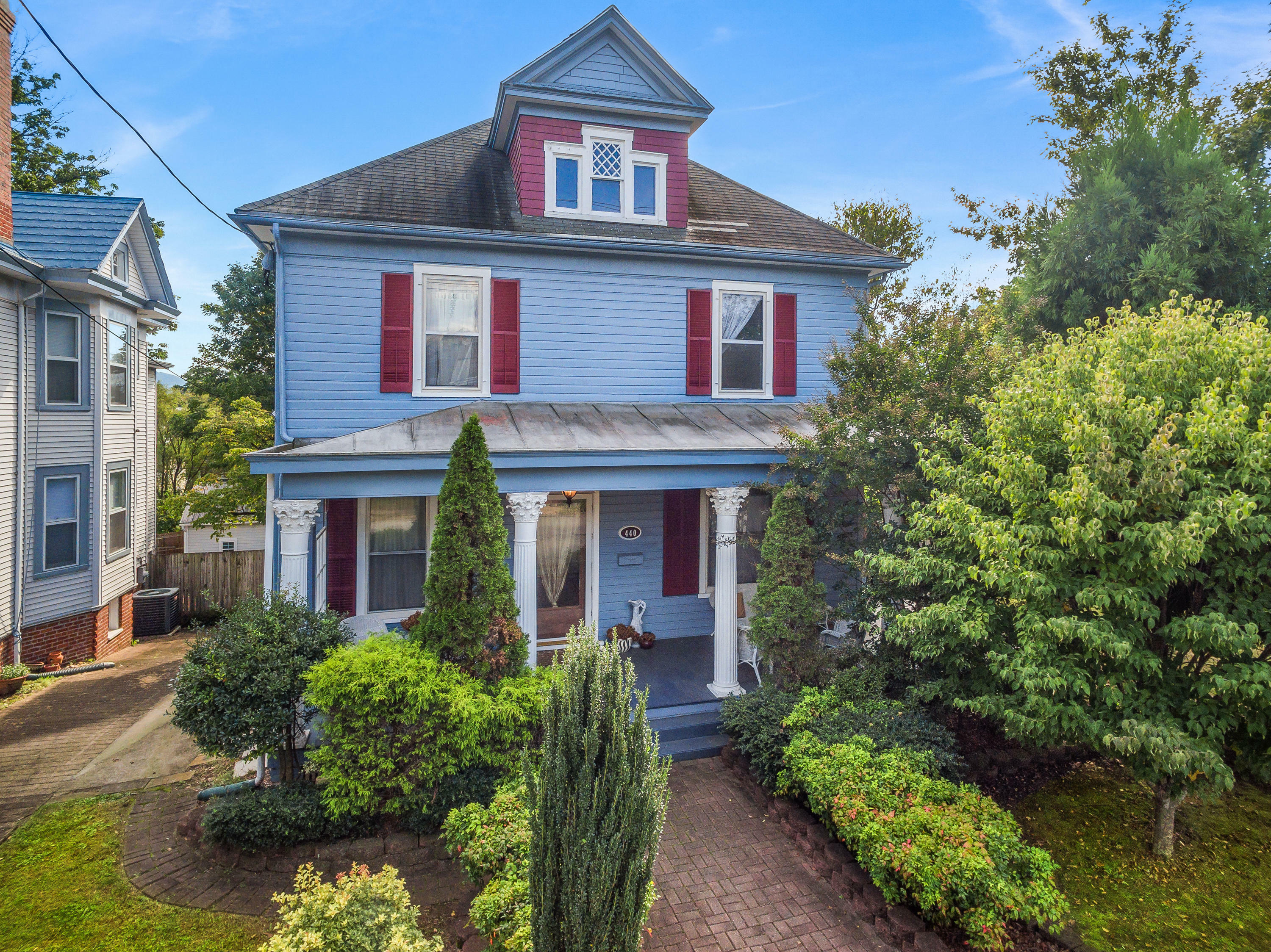 Property Photo:  440 Highland Ave SW  VA 24016 