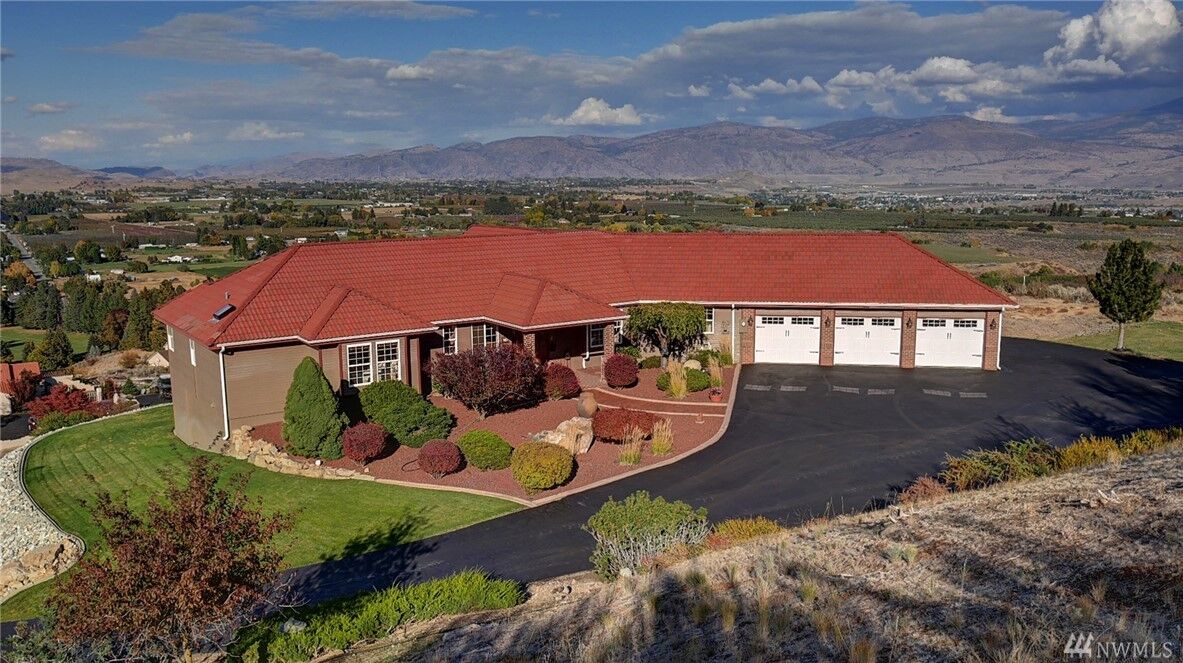 Property Photo: 31 Fairview Dr WA 98840