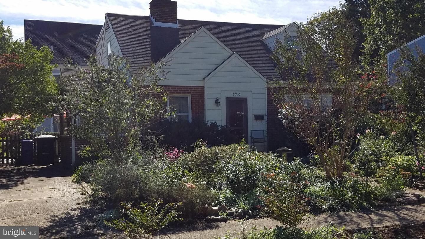 Property Photo: 5310 26th Road N VA 22207