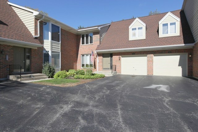 Property Photo:  1643 North Belmont Court 2-3  IL 60004 