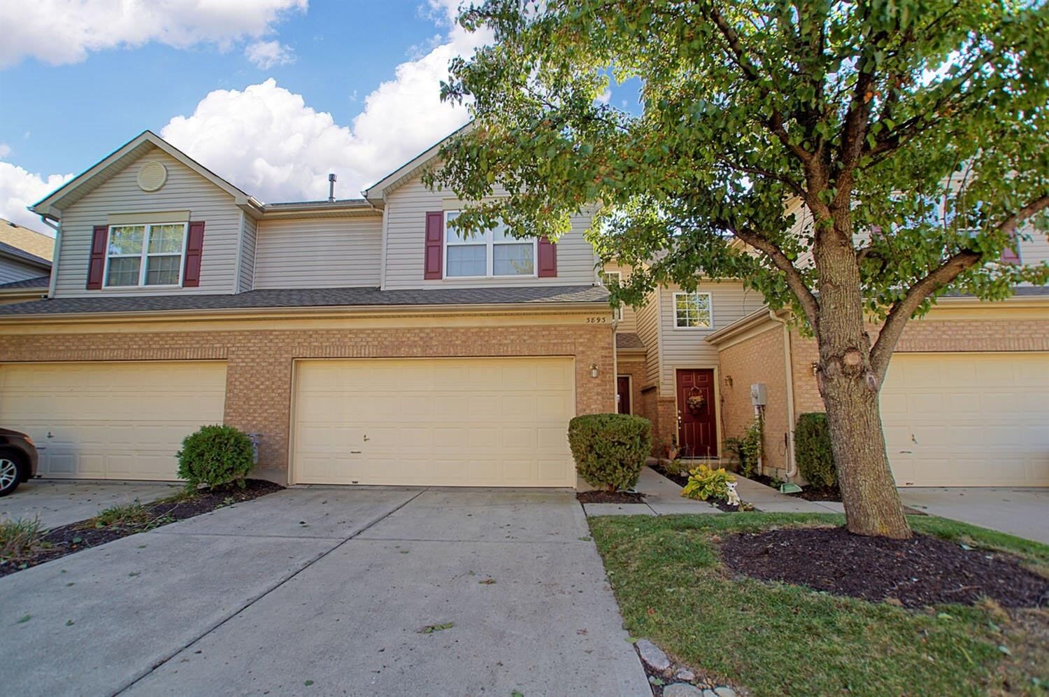 Property Photo: 3893 Thorngate Drive OH 45040