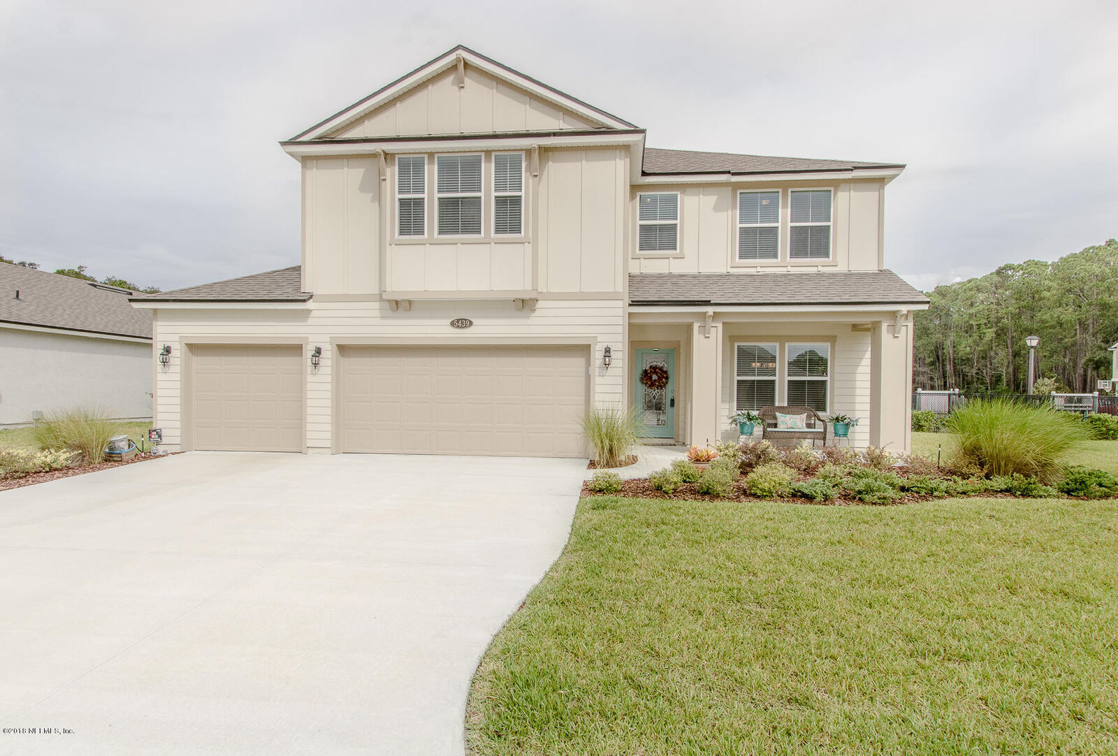 Property Photo: 5439 Parkside Lakes Drive FL 32257