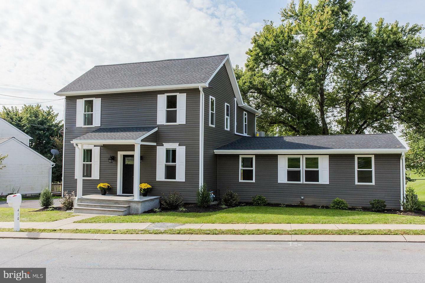 Property Photo: 410 Woodhall Drive PA 17584