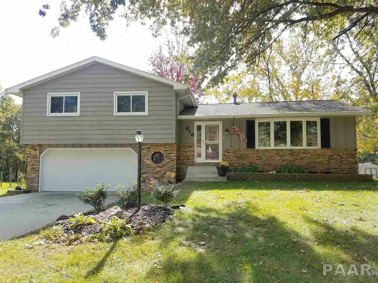 Property Photo:  818 W Oakview  IL 61615 