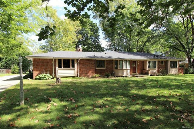 Property Photo: 343 Wadsworth Lane MI 48301
