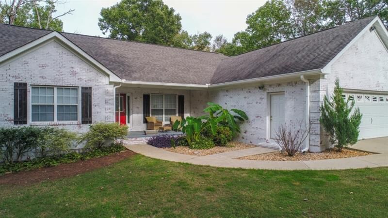 Property Photo:  180 White Laurel Lane   30016 