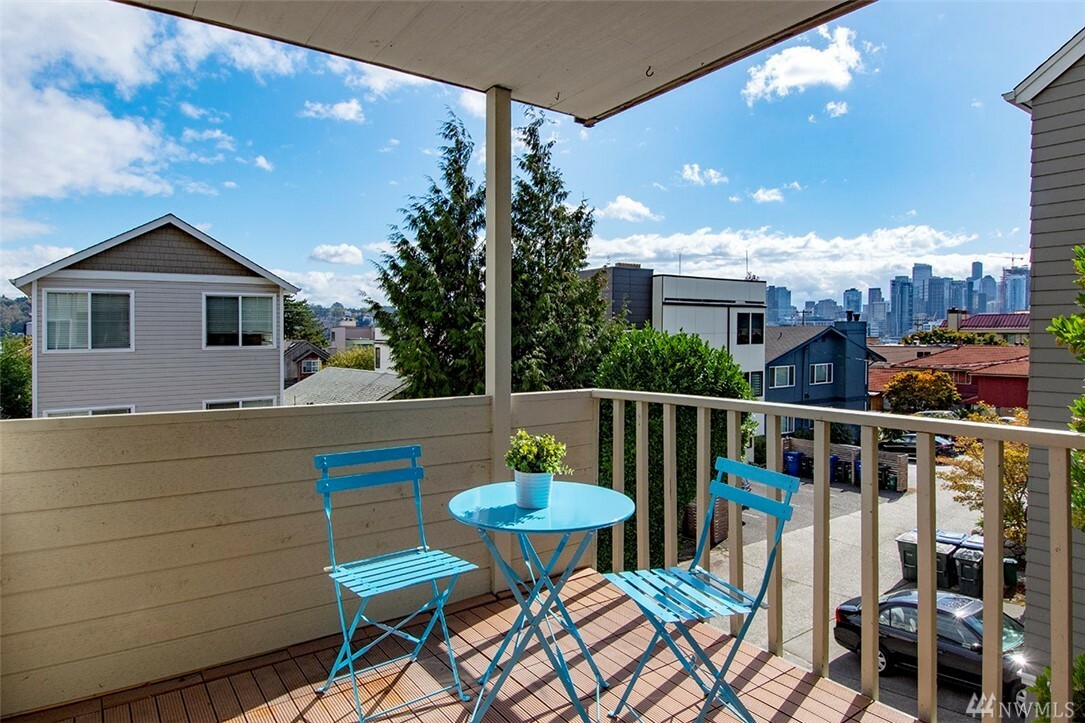 Property Photo:  1214 Taylor Ave N 201  WA 98109 