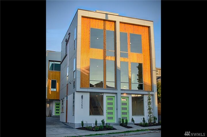 2228 A 10th Ave E  Seattle WA 98102 photo