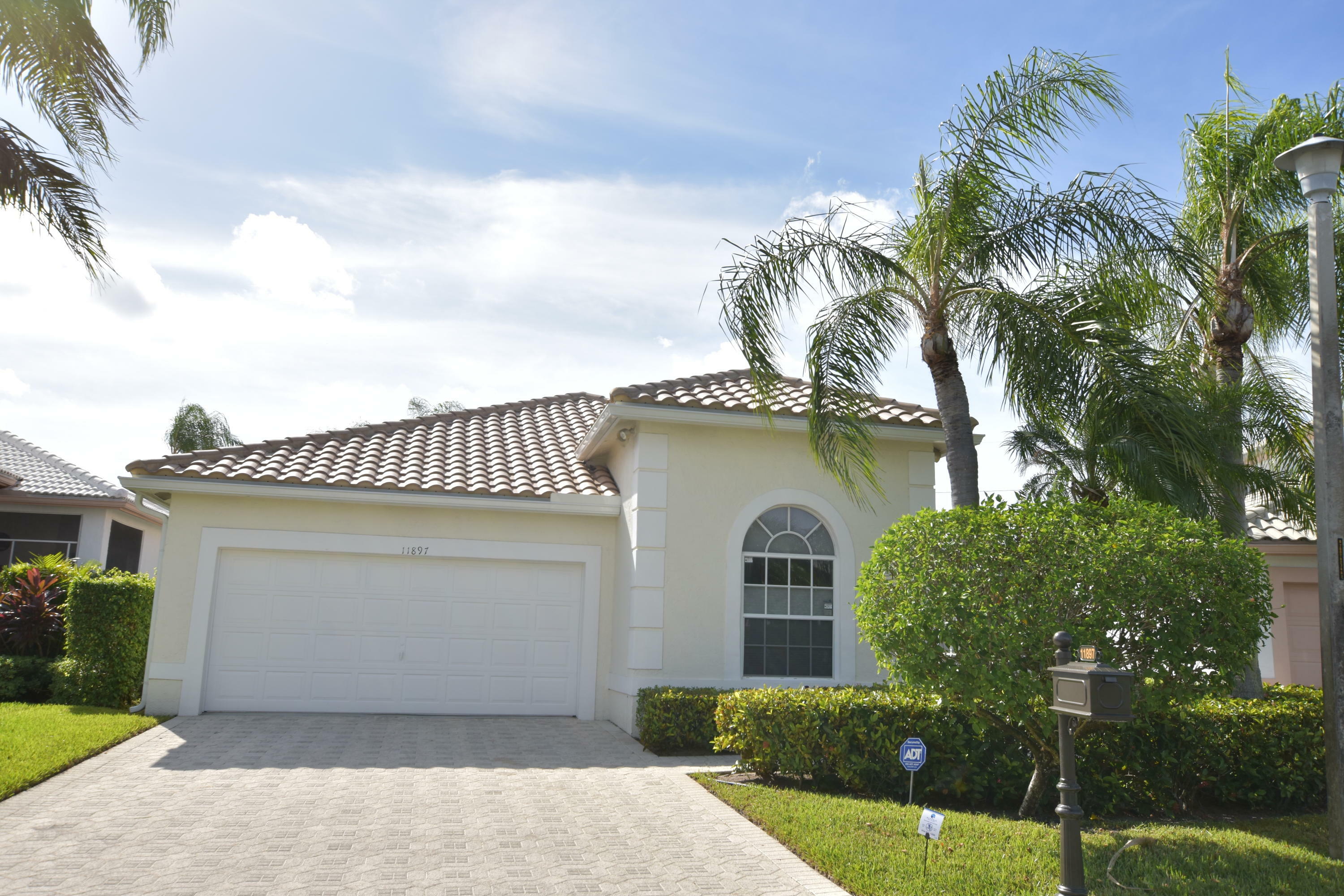 Property Photo:  11897 Fountainside Circle  FL 33437 