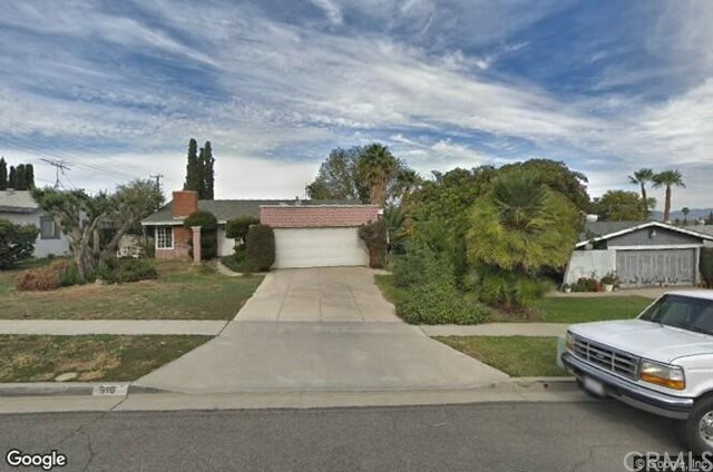 Property Photo:  919 Redwood Court  CA 92879 