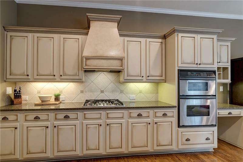 Property Photo: 4702 Legacy Cove Lane 30126
