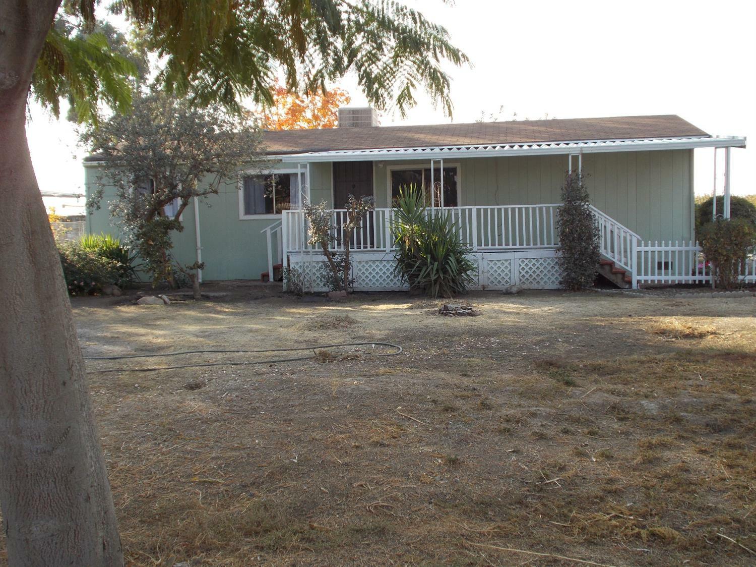 Property Photo:  17471 Road 224  CA 93257 