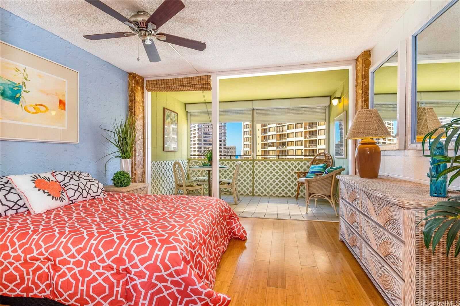 Property Photo:  425 Ena Road Ph7-C  HI 96815 