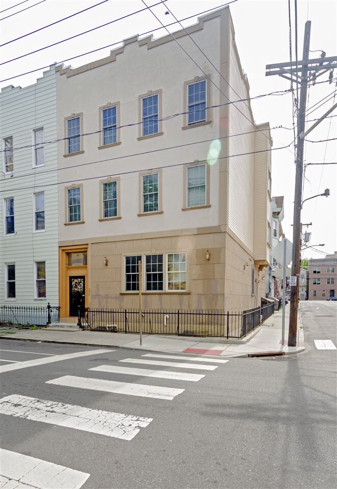 Property Photo:  198 New York Ave 3R  NJ 07307 