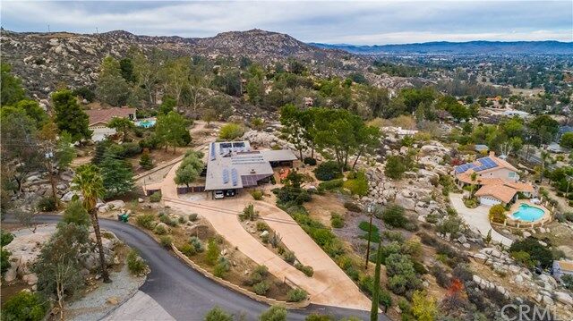 Property Photo:  28271 Vista Del Valle  CA 92544 