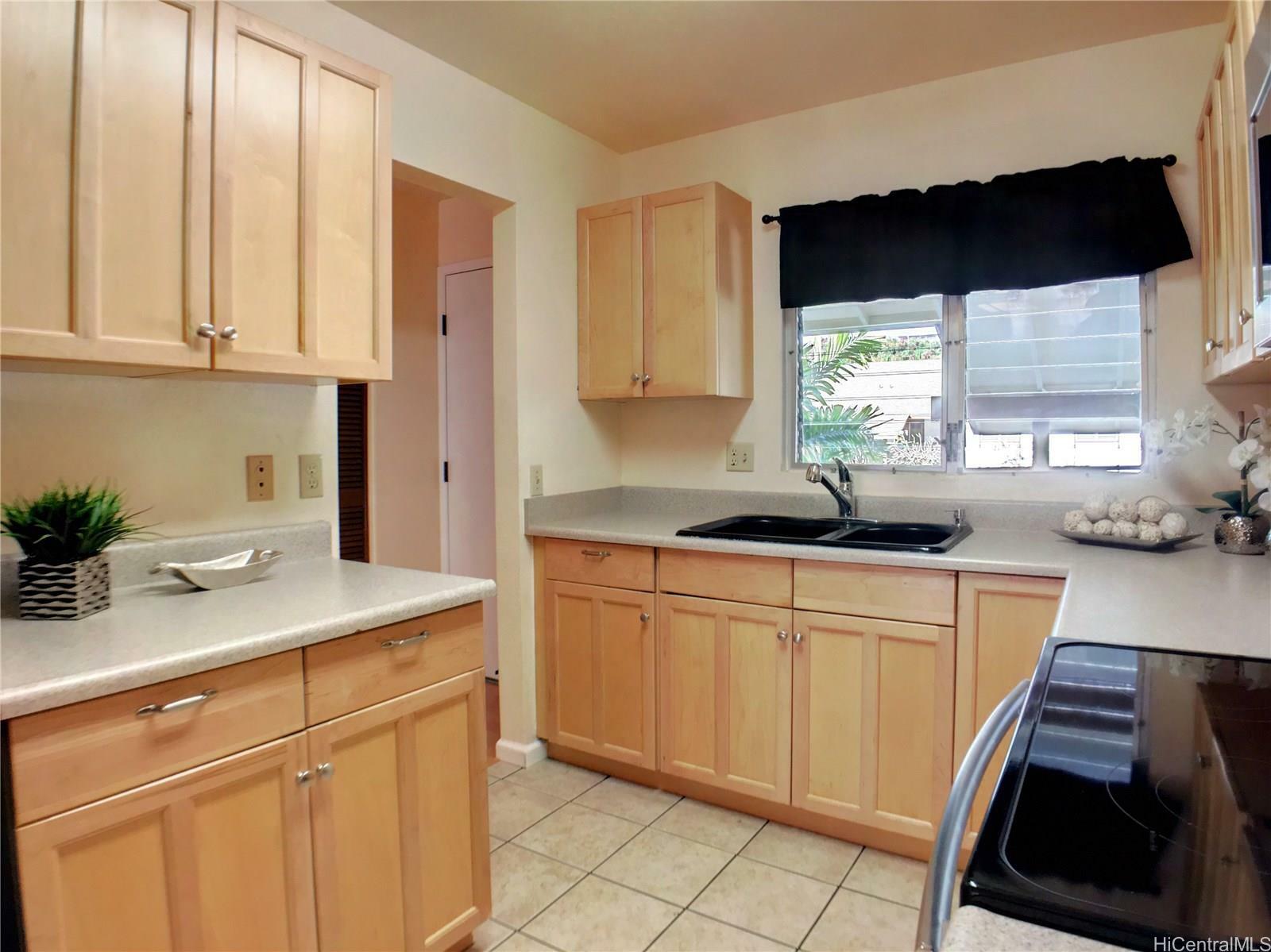 Property Photo:  1229 Ala Alii Street 32  HI 96818 