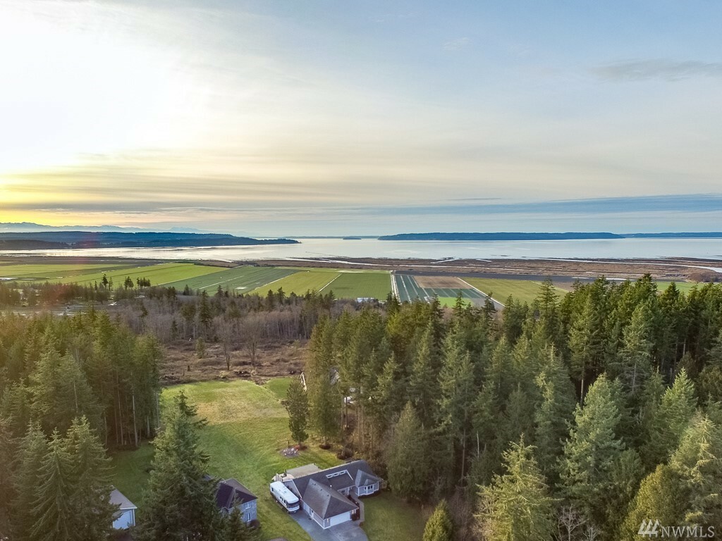 Property Photo: 31404 W Lake Ketchum Rd WA 98292