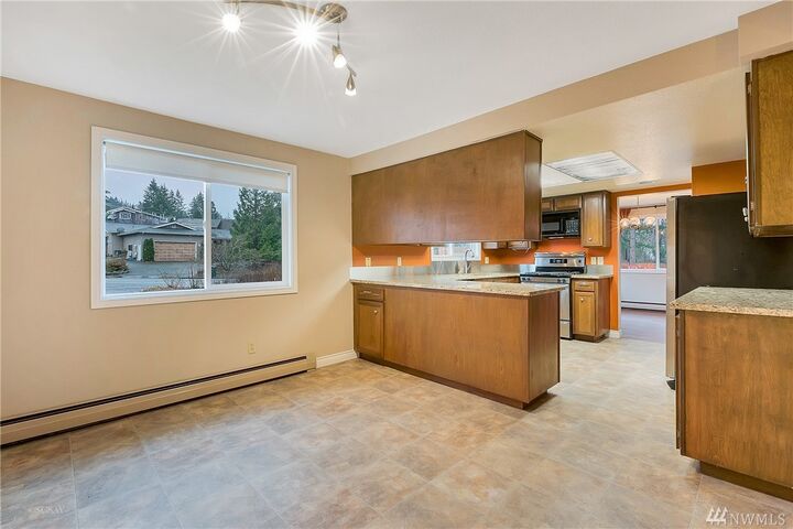 Property Photo: 809 38th St WA 98229