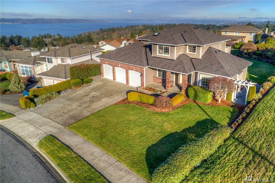 Property Photo: 2117 Hillside Dr NE WA 98422