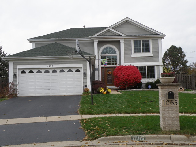 Property Photo: 1065 Scarlet Oak Circle IL 60506