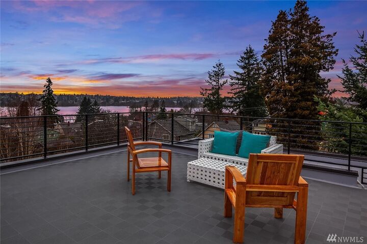Property Photo: 2133 N 62nd St WA 98103